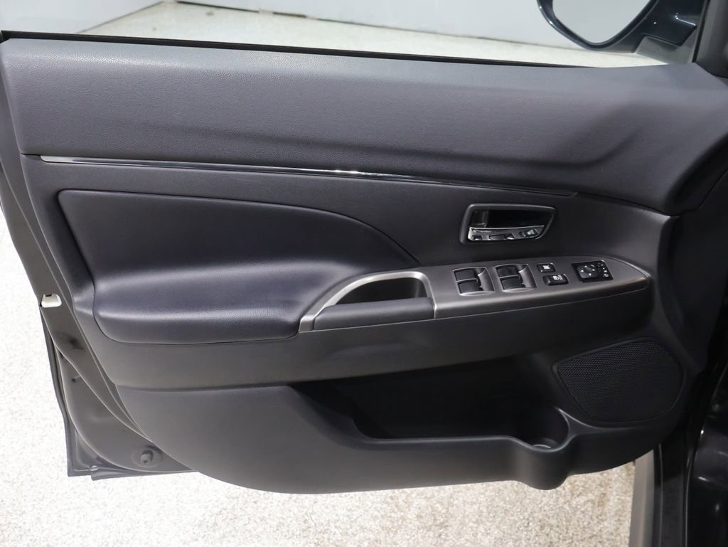 Used 2025 Mitsubishi Outlander Sport AWD image 12