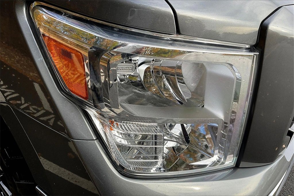 Used 2020 Nissan Titan SV w/ SV Convenience Package image 25
