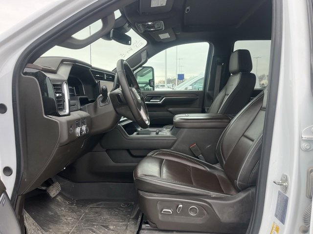 Used 2024 GMC Sierra 3500 Denali image 6