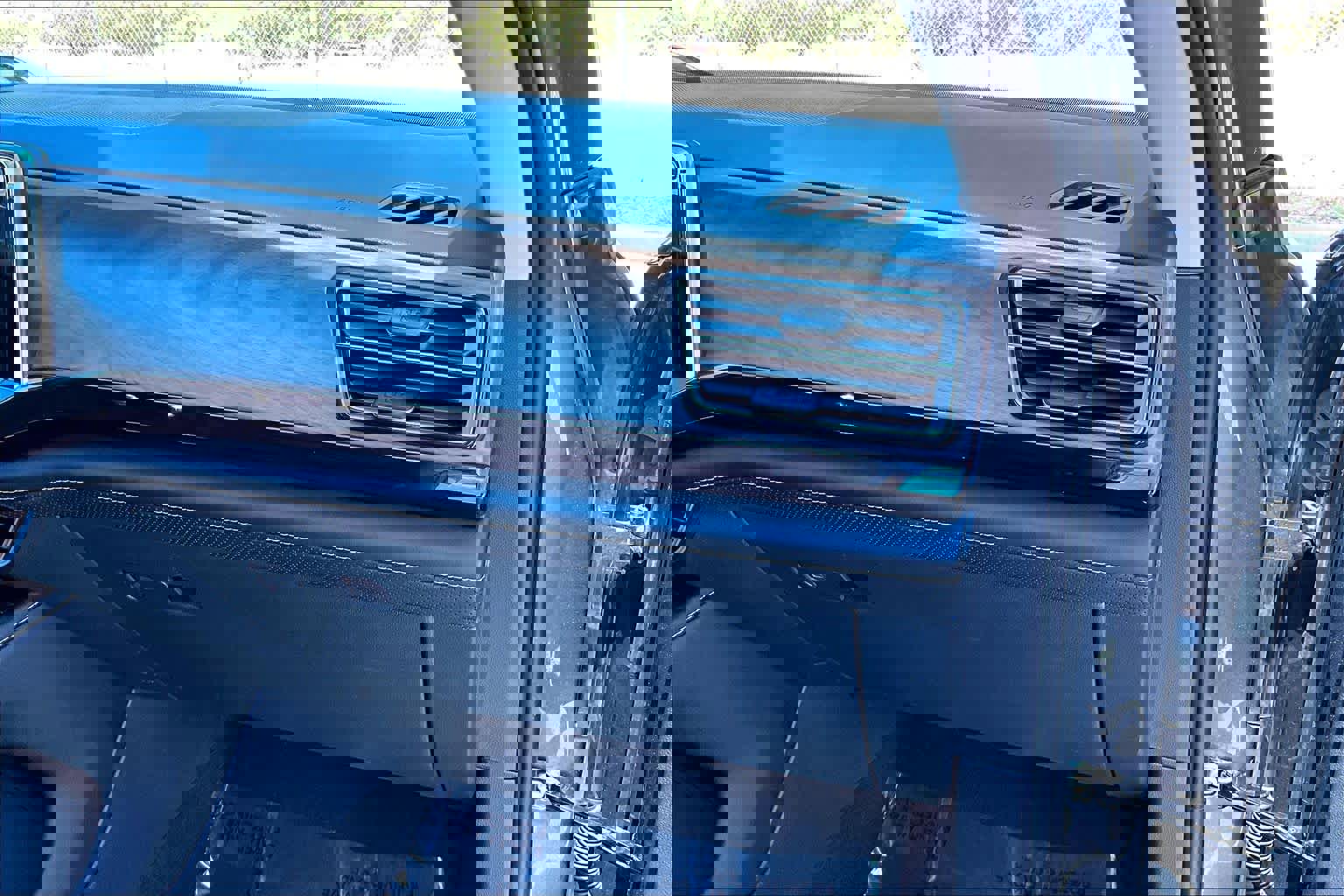 Used 2024 Volkswagen Atlas SE image 19