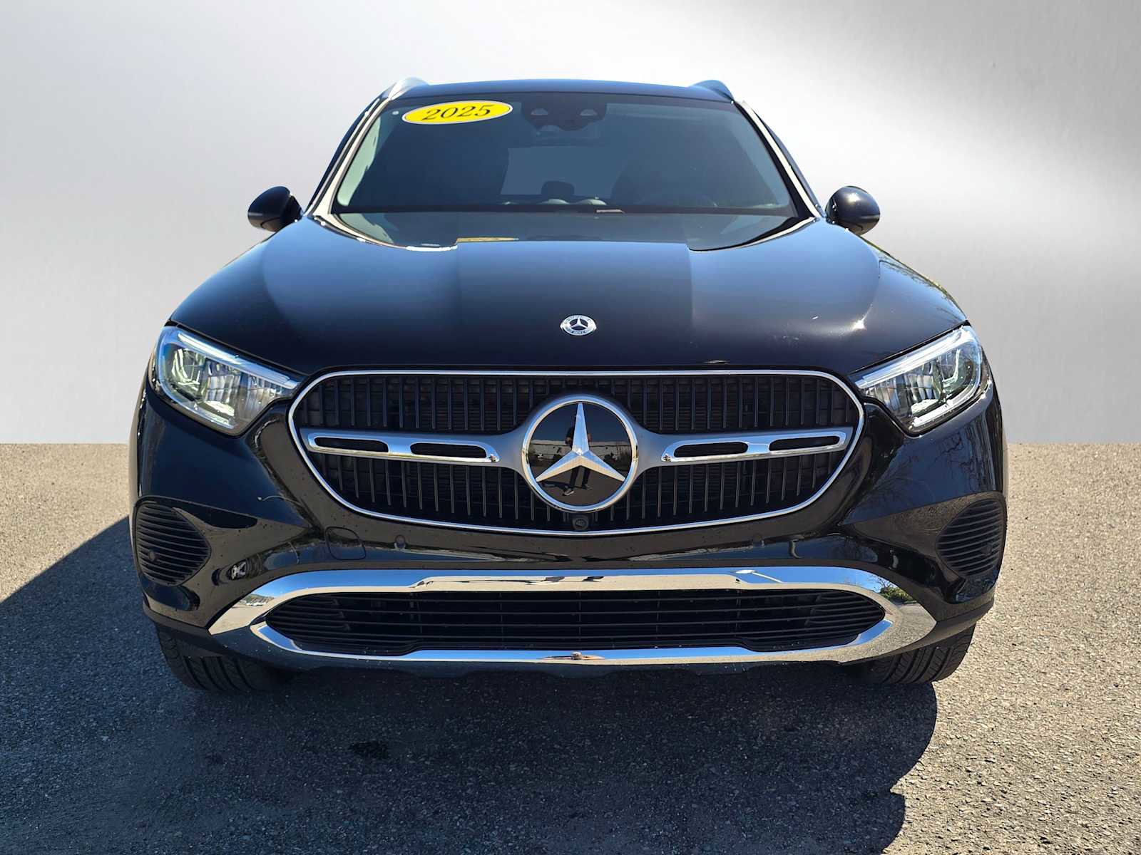 Used 2025 Mercedes-Benz GLC 350e 4MATIC image 8