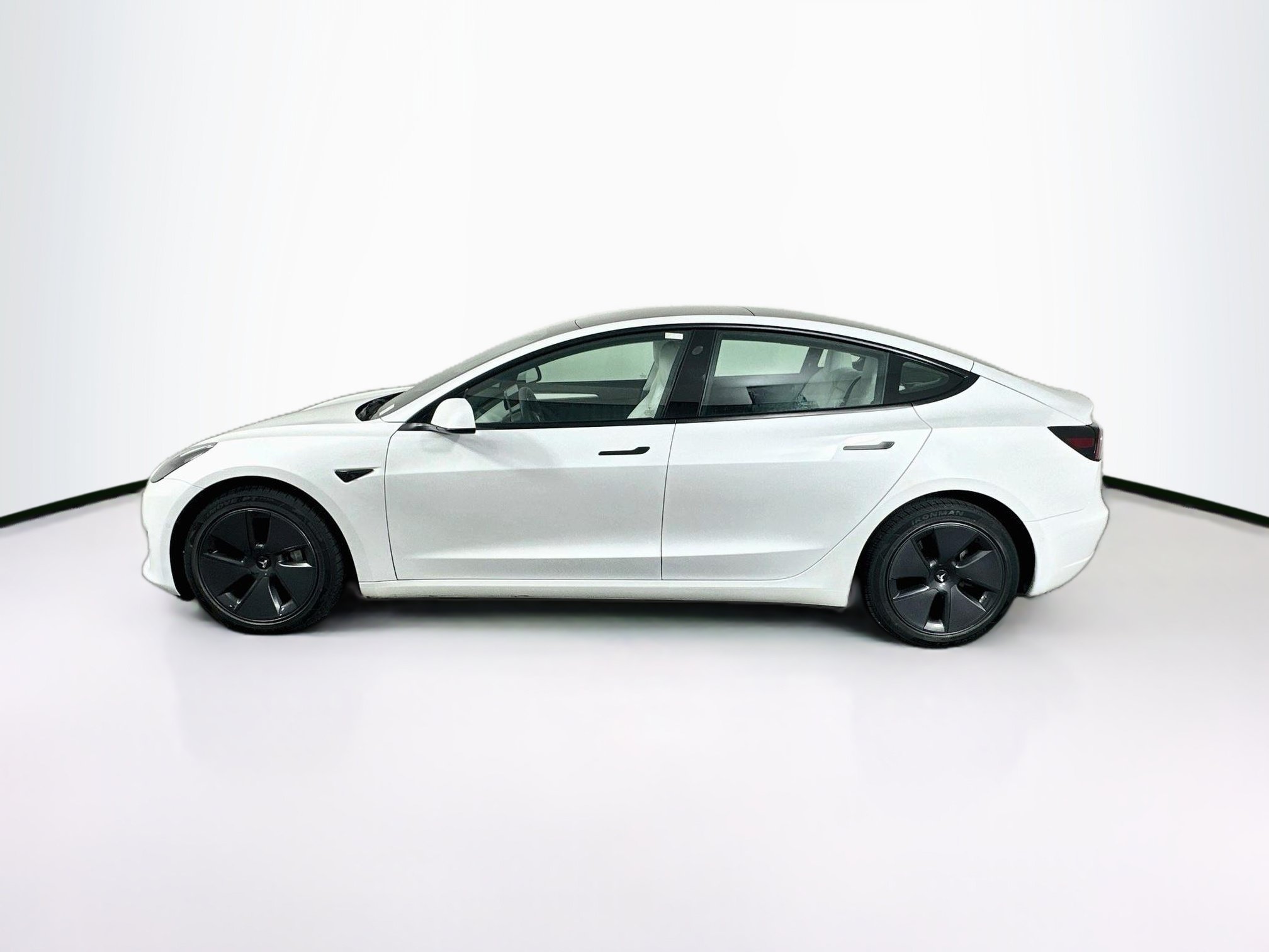 Used 2022 Tesla Model 3 Standard Range Plus RWD image 4