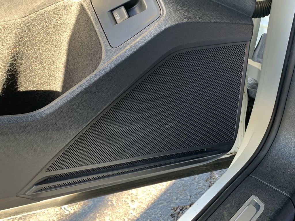 Used 2020 Volkswagen Tiguan SEL Premium R-Line image 23