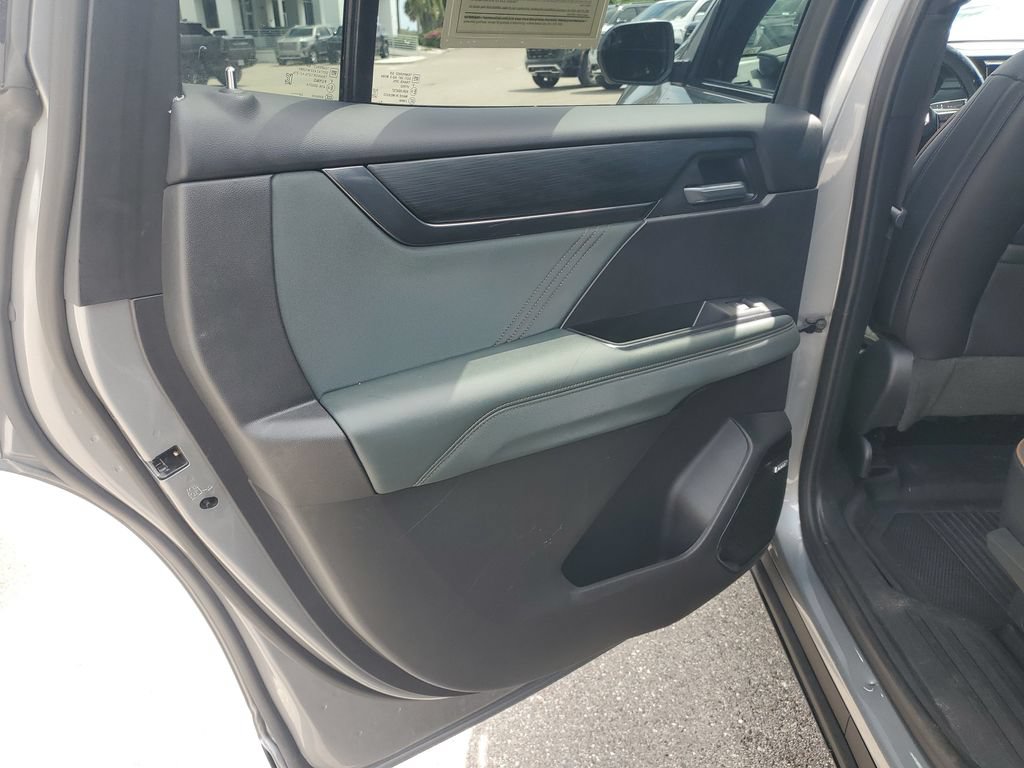Used 2025 GMC Acadia AT4 AWD/4WD image 15