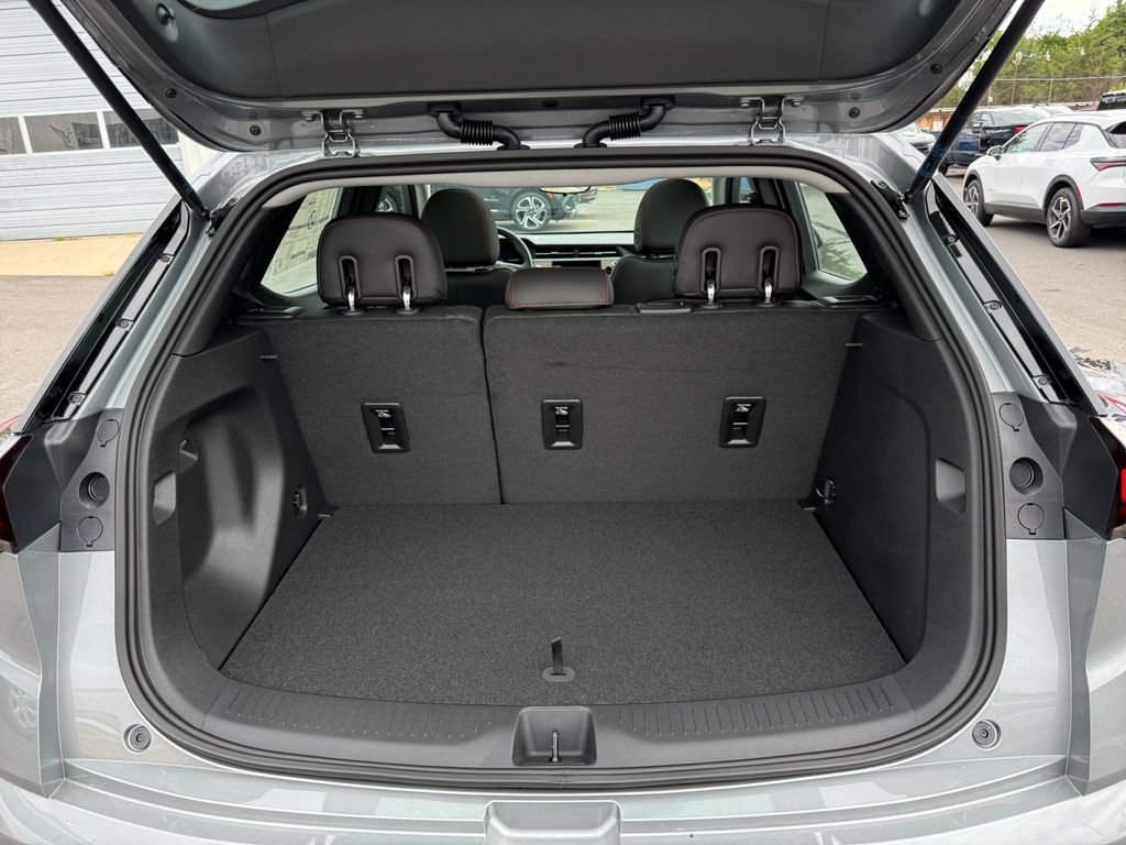 New 2027 Chevrolet Bolt RS w/ Technology Package FWD image 27