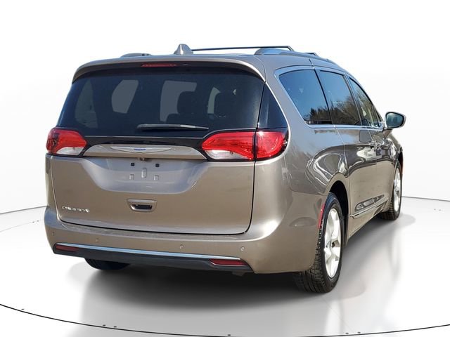 Used 2017 Chrysler Pacifica Touring-L Plus w/ Tire & Wheel Group image 4