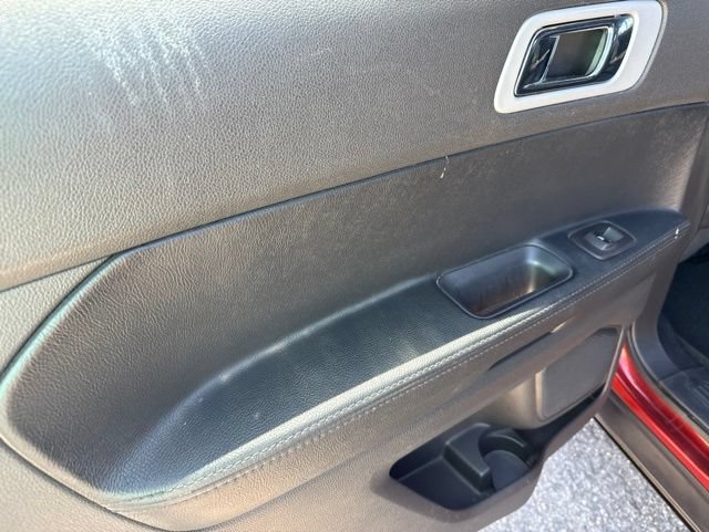 Used 2014 Ford Explorer XLT w/ Equipment Group 202A AWD/4WD image 18