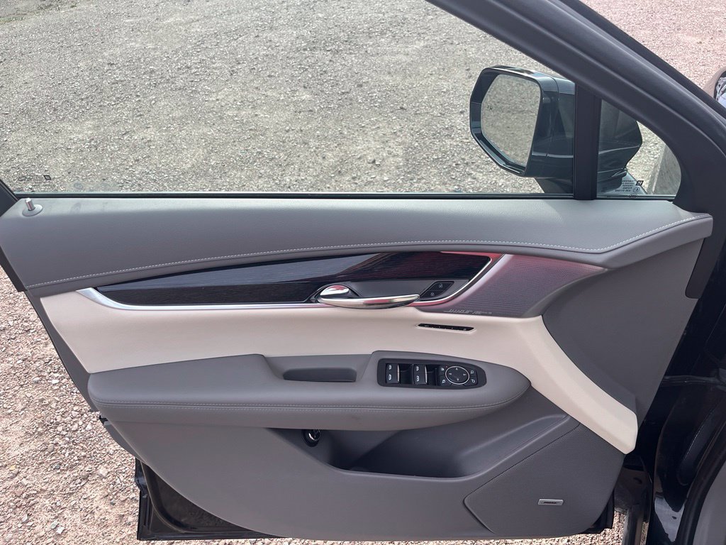 Used 2025 Cadillac XT6 Premium Luxury w/ LPO, Floor Liner Package AWD/4WD image 17