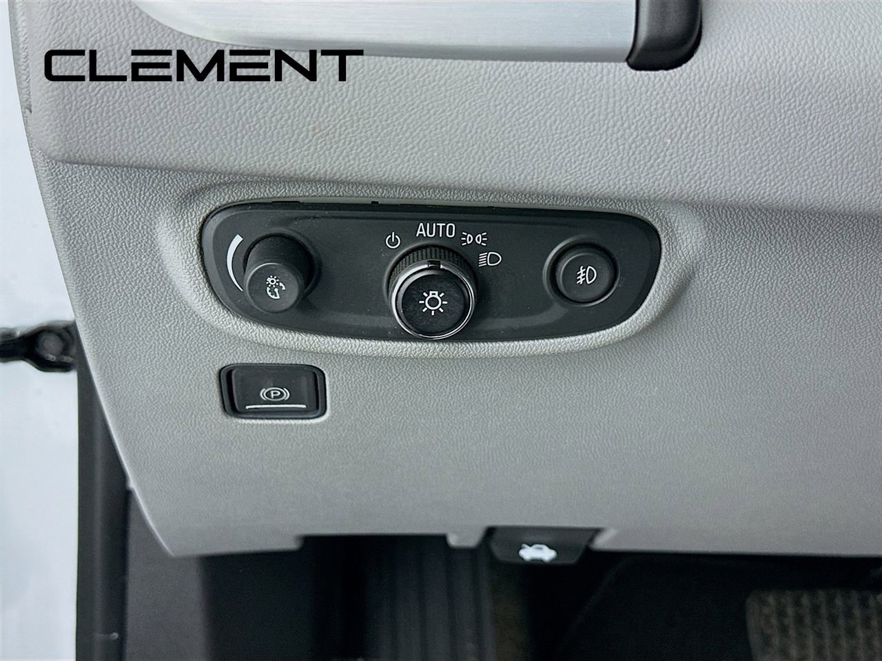 Used 2023 GMC Terrain SLT FWD image 14