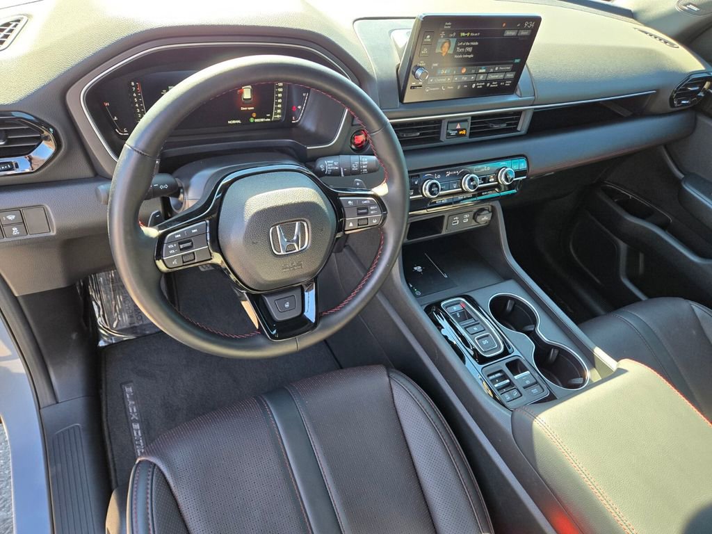 Used 2025 Honda Pilot Black Edition image 11