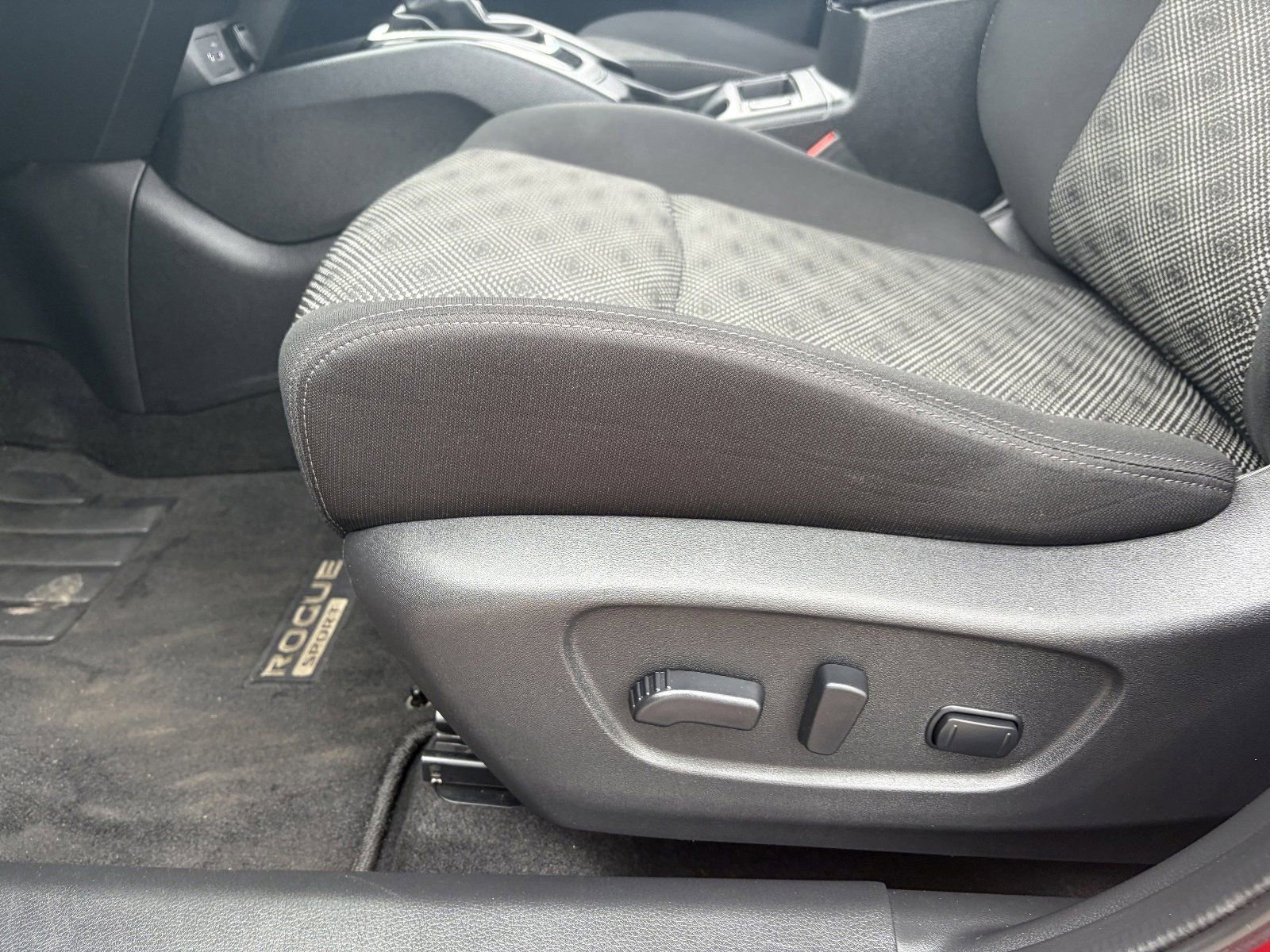 Certified 2021 Nissan Rogue Sport SV FWD image 22