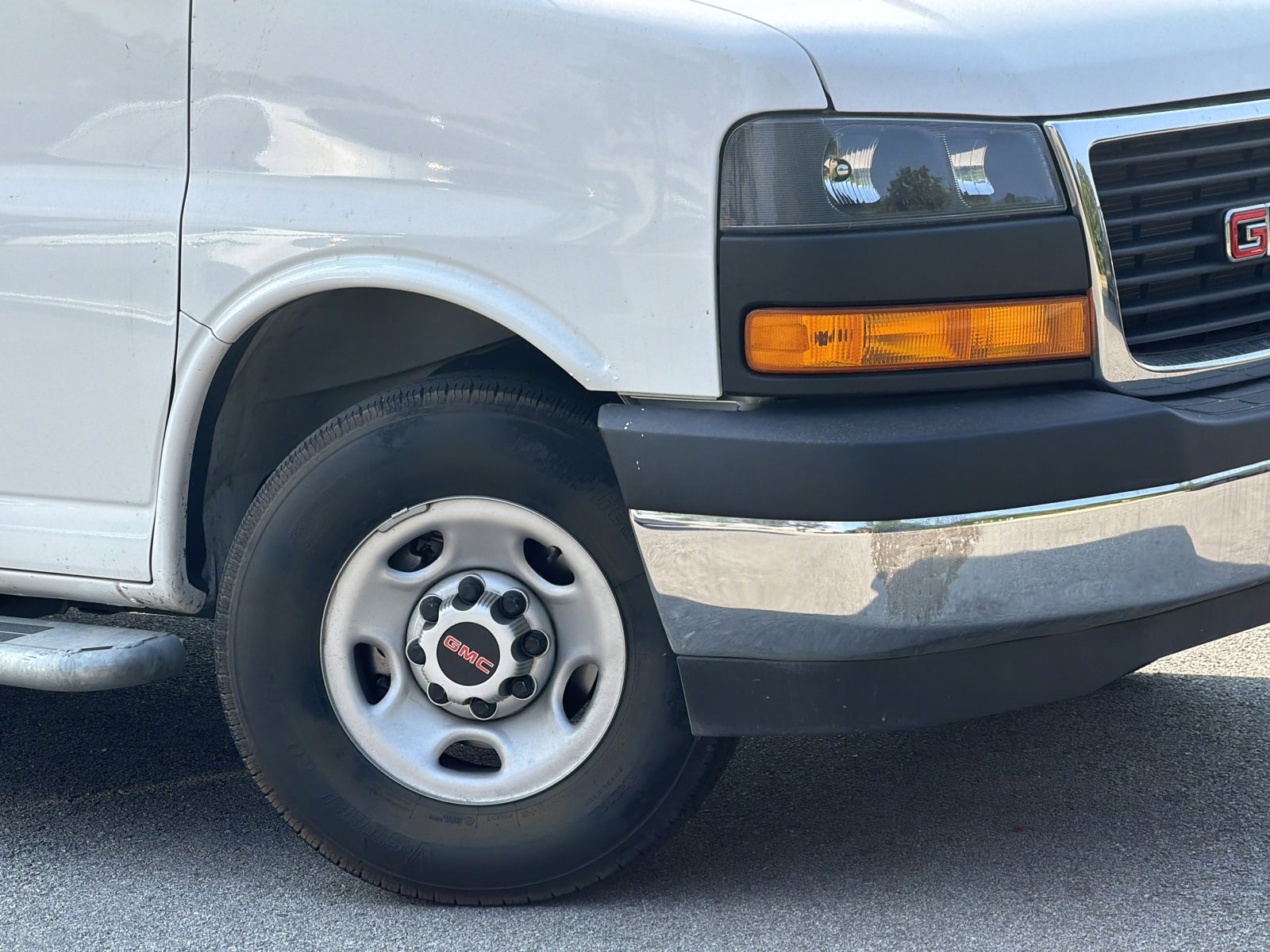 Used 2024 GMC Savana 2500 w/ Driver Convenience Package RWD image 3