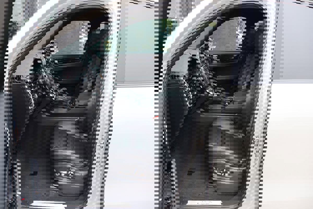 Used 2021 Porsche Cayenne Coupe image 37