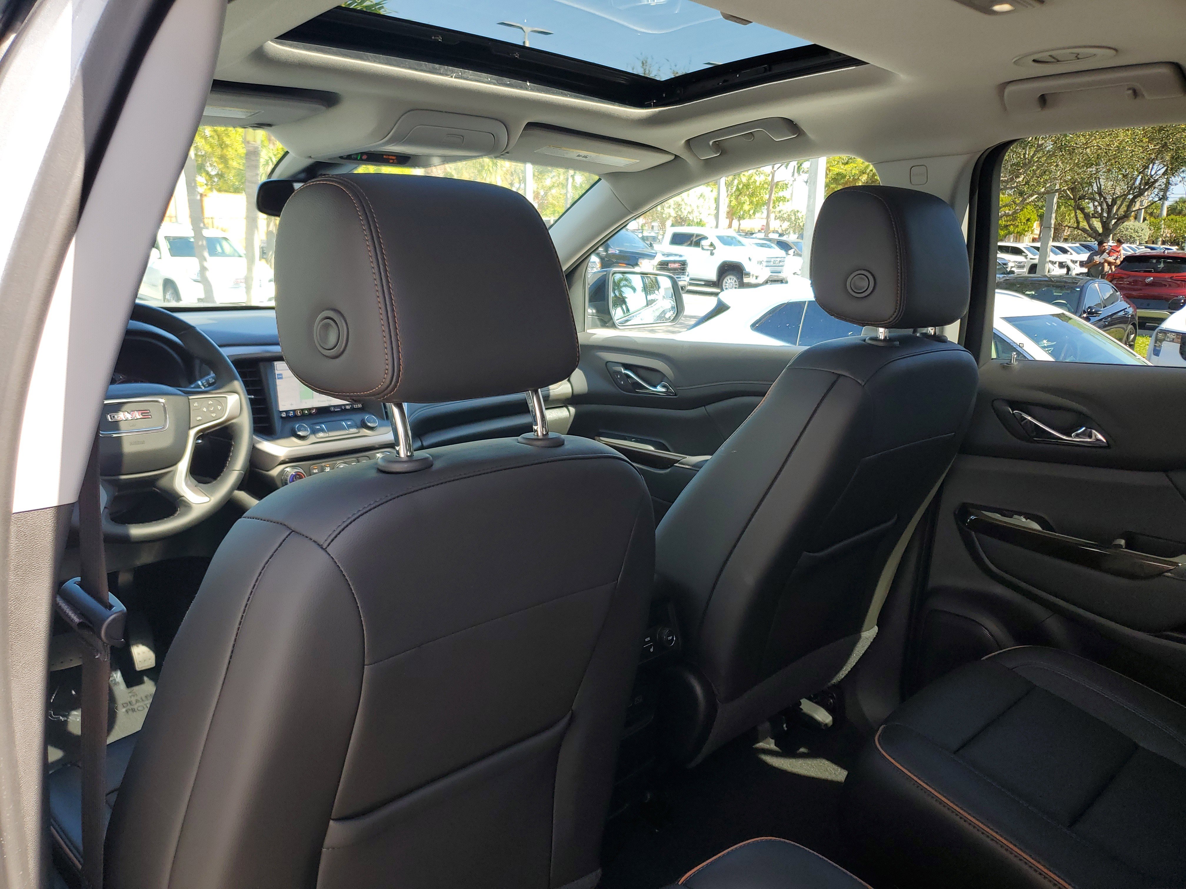 Used 2023 GMC Acadia AT4 w/ Technology Package image 15