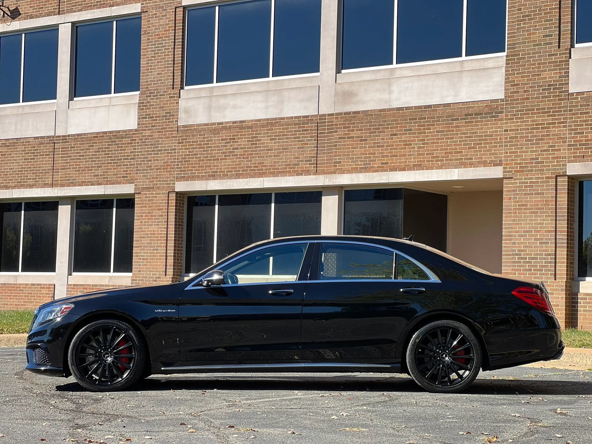 Used 2015 Mercedes-Benz S 63 AMG 4MATIC Sedan image 2