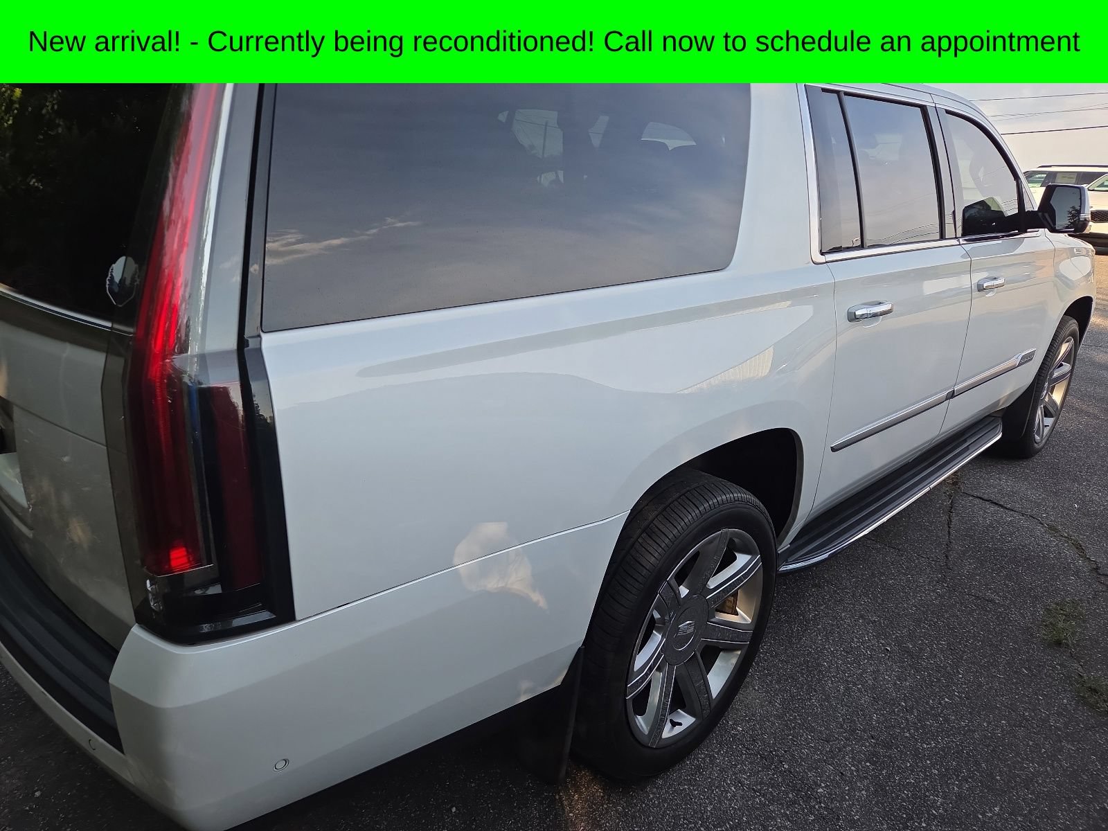 Used 2019 Cadillac Escalade ESV Luxury AWD/4WD image 6