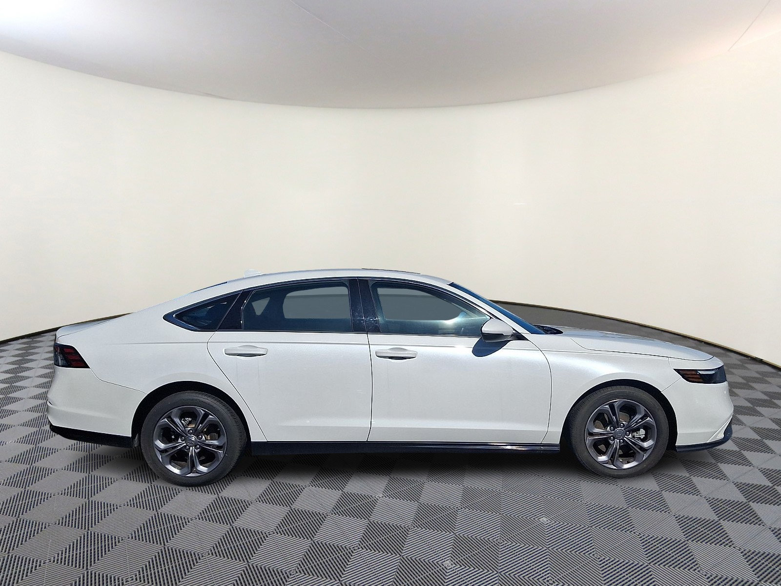 Used 2024 Honda Accord EX-L image 8