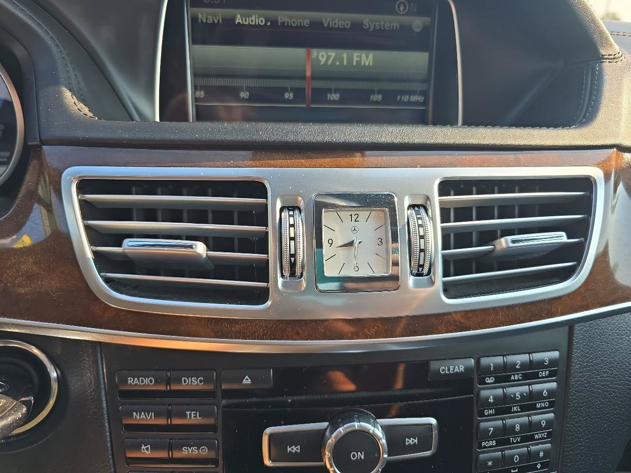 Used 2015 Mercedes-Benz E 400 4MATIC Sedan image 29