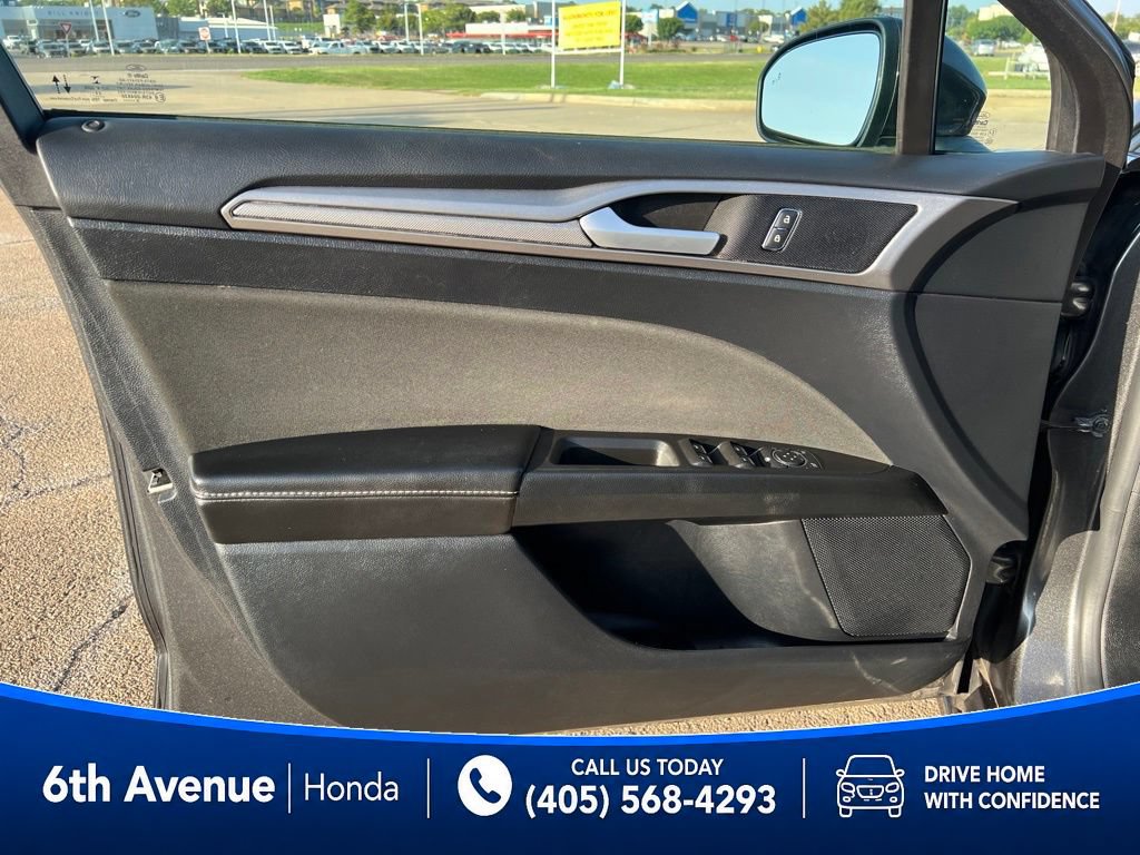 Used 2020 Ford Fusion SE FWD image 20