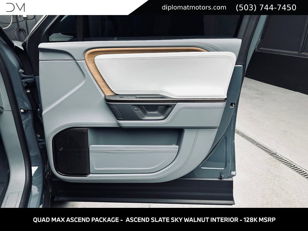 Used 2026 Rivian R1S Premium AWD/4WD image 30