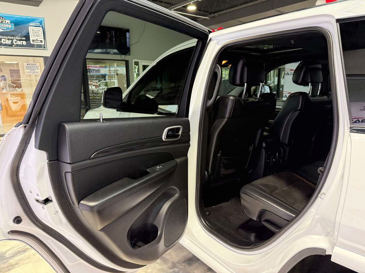 Used 2019 Jeep Grand Cherokee Altitude AWD/4WD image 34