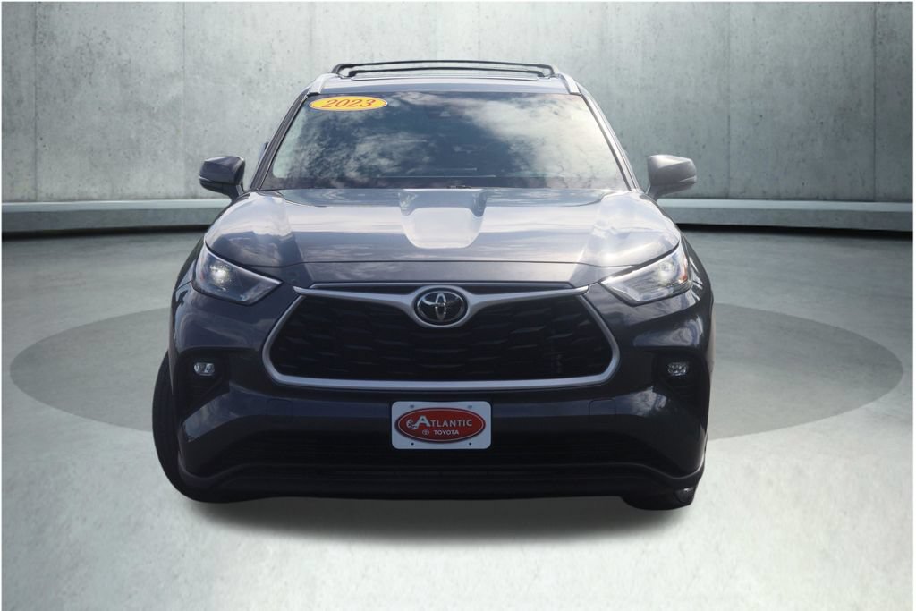 Used 2023 Toyota Highlander XLE AWD/4WD image 28