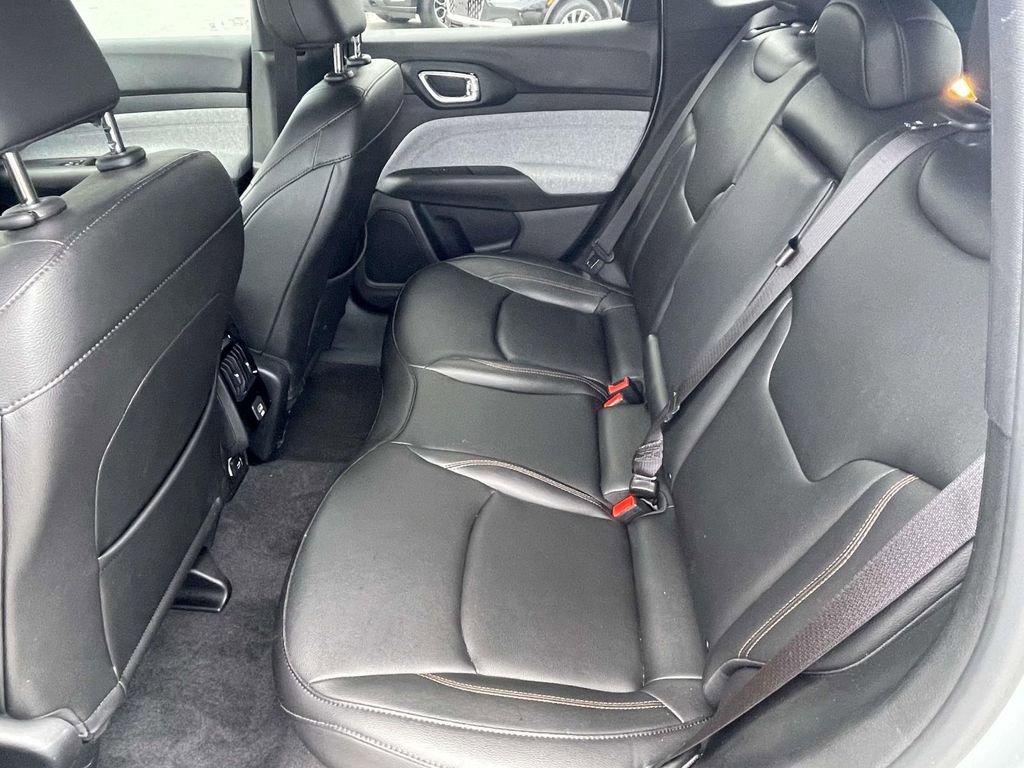 Used 2024 Jeep Compass Latitude image 11