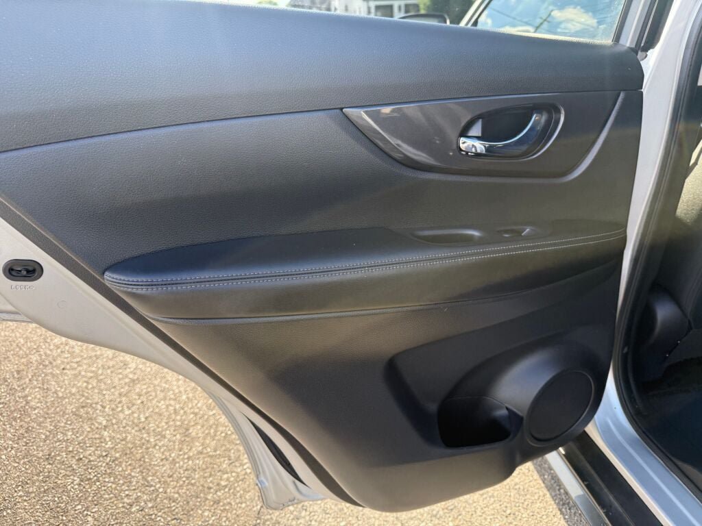 Used 2020 Nissan Rogue SV AWD/4WD image 23