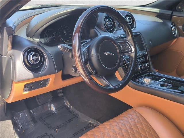 Used 2016 Jaguar XJ L Supercharged RWD image 10