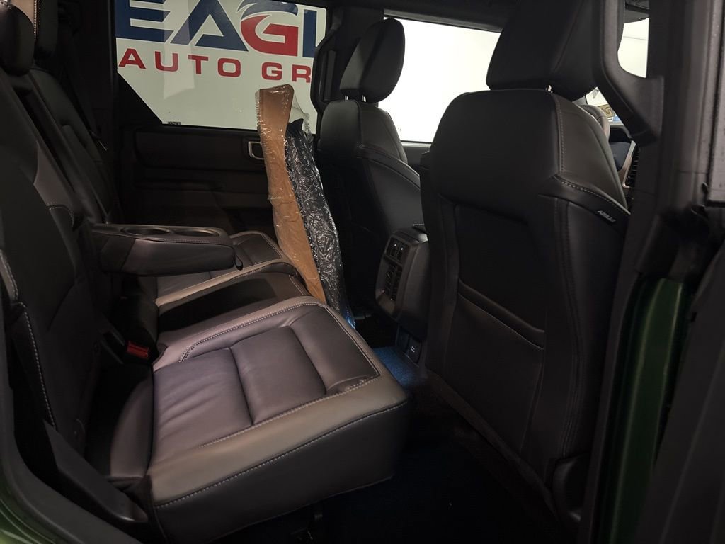 New 2025 Ford Bronco Outer Banks w/ Black Appearance Package image 32