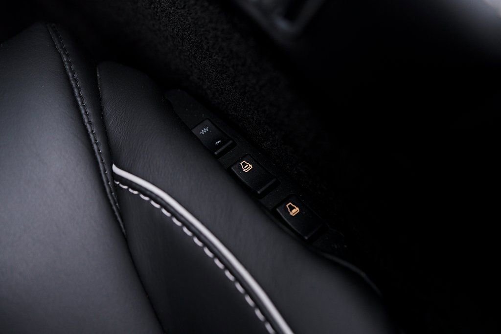 Used 2016 Aston Martin DB9 GT RWD image 81