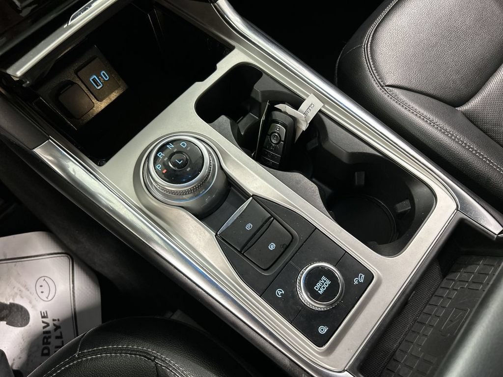 Used 2022 Ford Explorer Limited w/ Equipment Group 301A AWD/4WD image 18