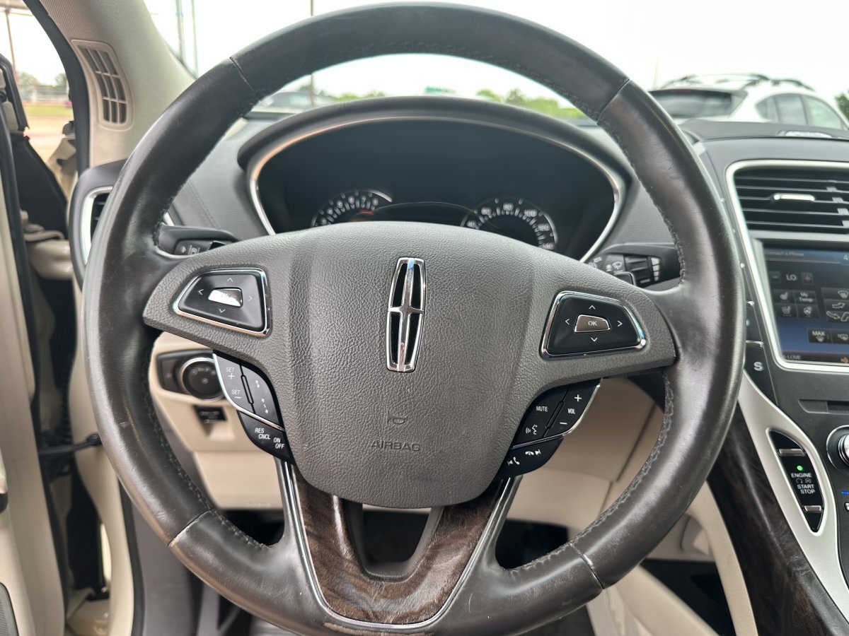 Used 2016 Lincoln MKX Reserve w/ Luxury Package FWD image 32