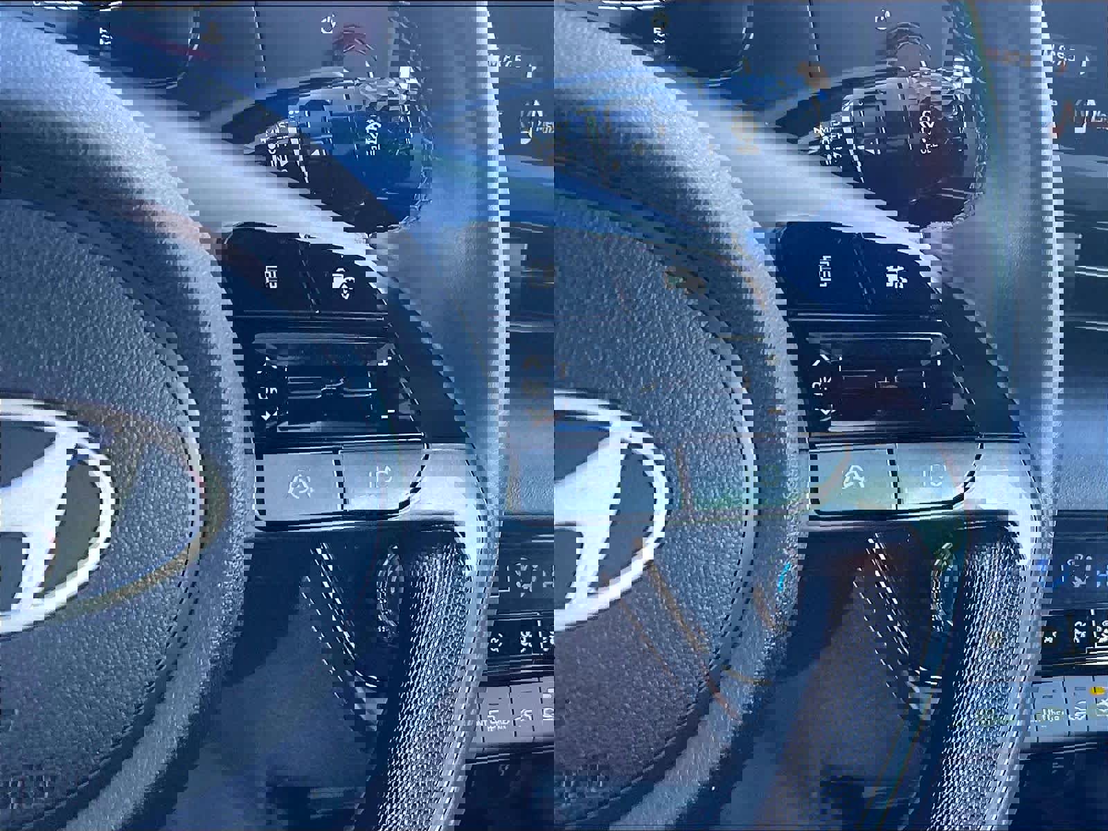 Certified 2025 Hyundai Elantra Sport image 42