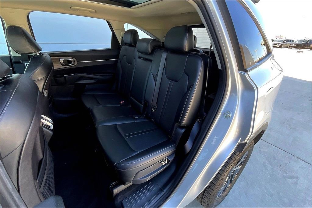 Used 2022 Kia Sorento S w/ Panoramic Sunroof Package image 26