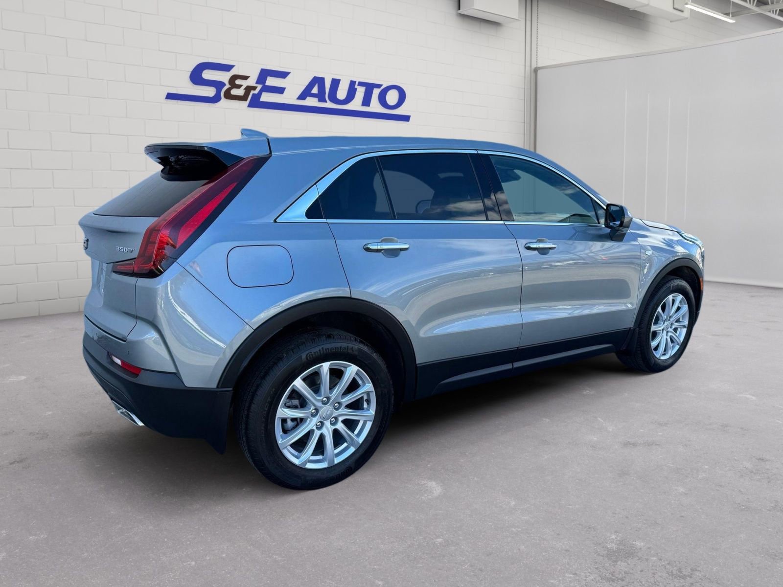 Used 2023 Cadillac XT4 Luxury w/ Driver Awareness Package image 8