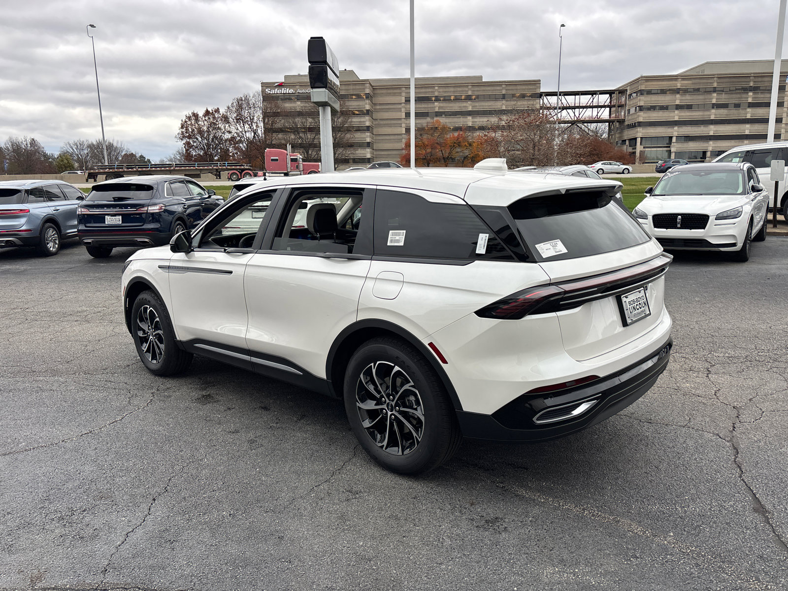 New 2026 Lincoln Nautilus Premier image 5