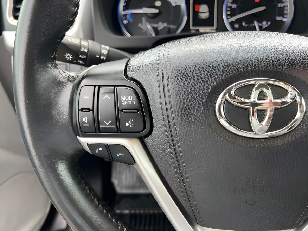 Used 2018 Toyota Highlander XLE AWD/4WD image 14
