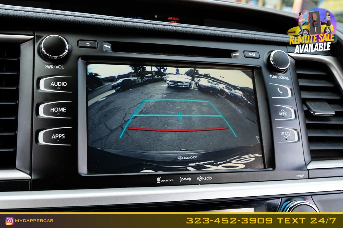 Used 2019 Toyota Highlander Plus w/ Carpet Mat Package (TMS) FWD image 32