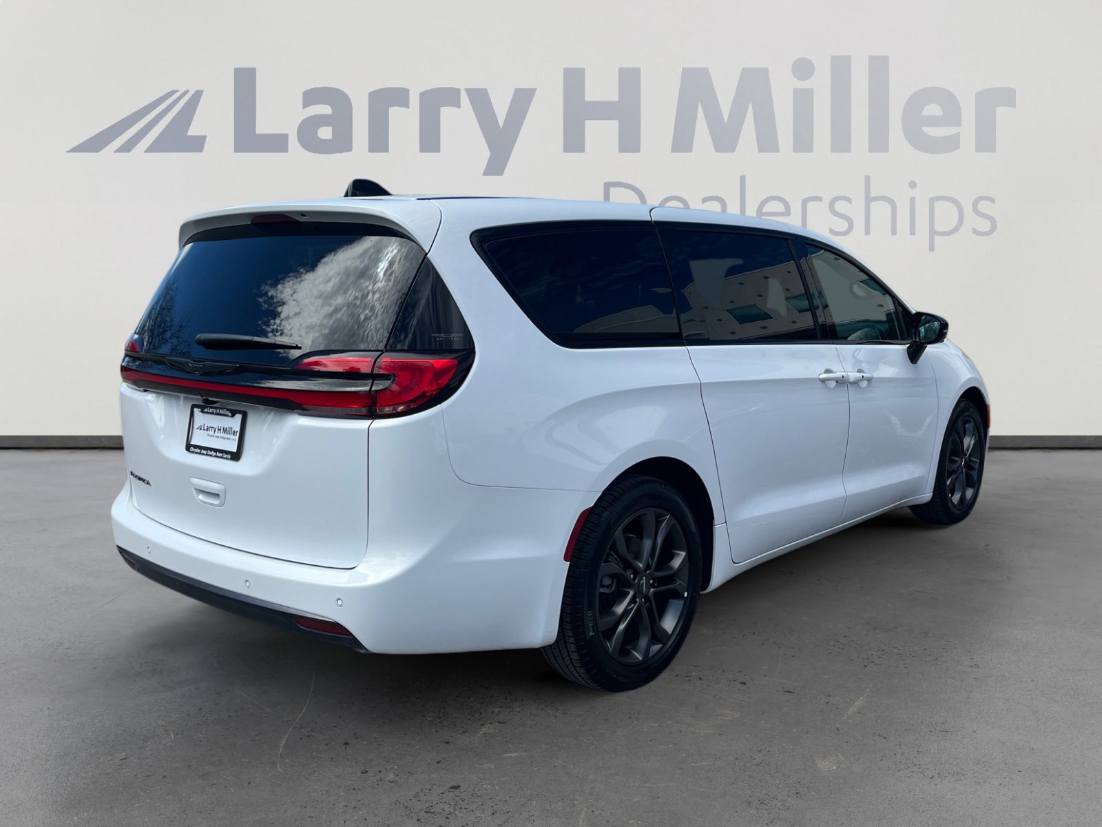 New 2026 Chrysler Pacifica Select image 5
