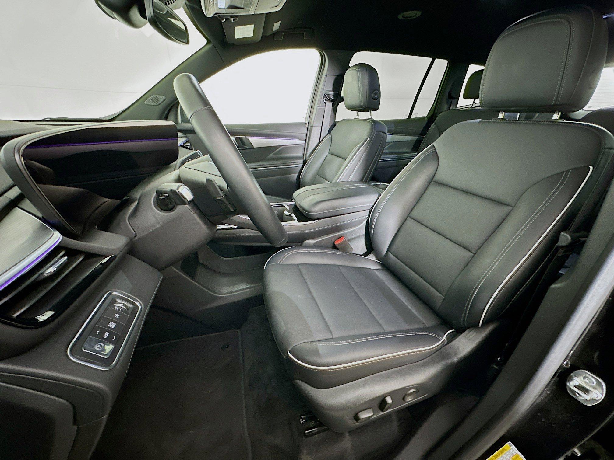 Used 2025 Buick Enclave Preferred image 13