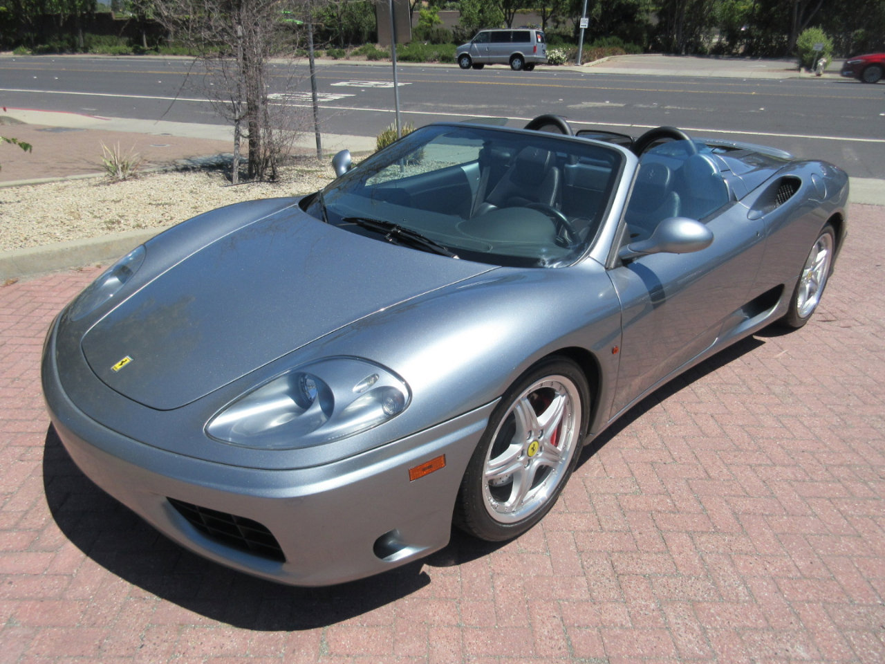 Used 2004 Ferrari 360 Spider image 2