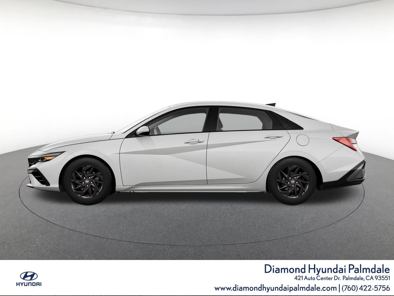 Used 2024 Hyundai Elantra SEL FWD image 3