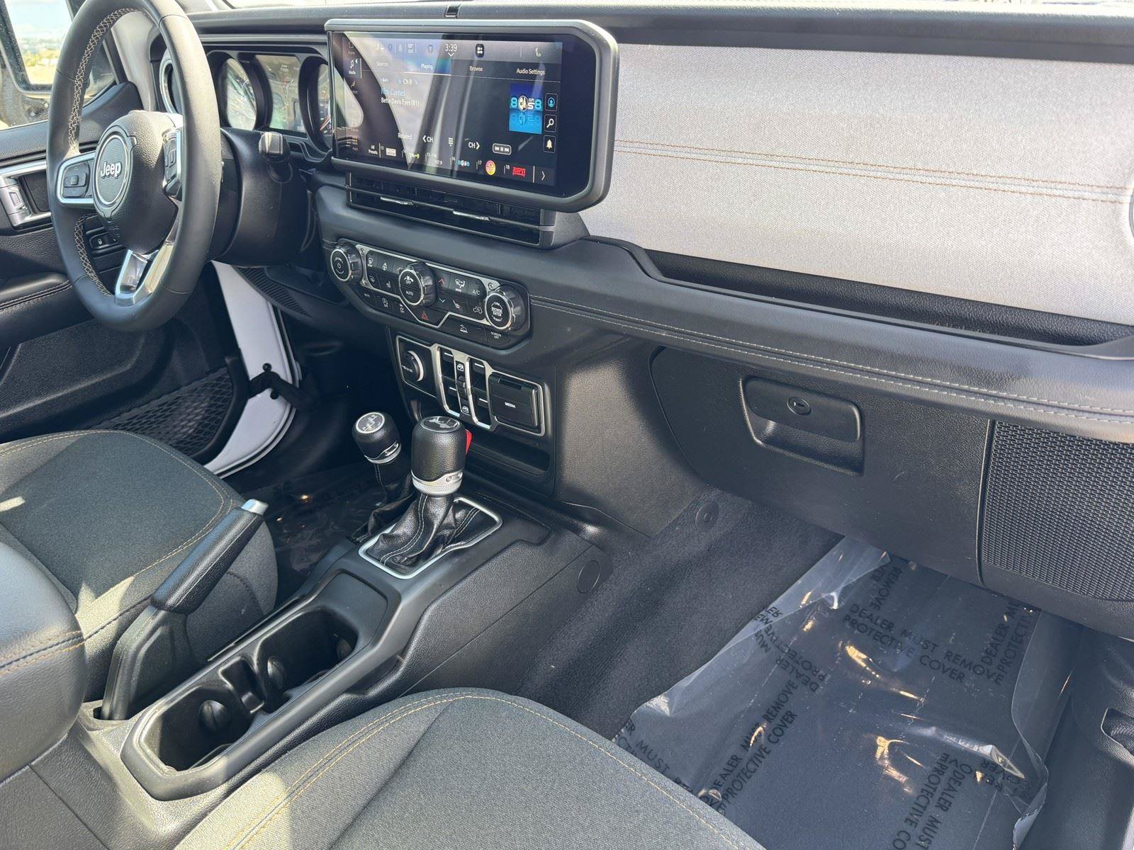 Used 2025 Jeep Wrangler Unlimited Sahara AWD/4WD image 8