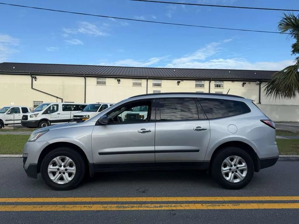 Used 2017 Chevrolet Traverse LS FWD image 5