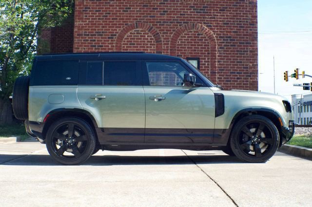 Used 2024 Land Rover Defender 110 X-Dynamic SE AWD/4WD image 4