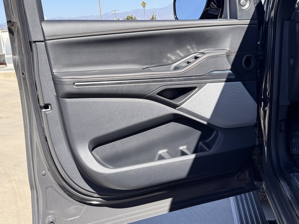 New 2025 Lincoln Navigator Black Label image 16