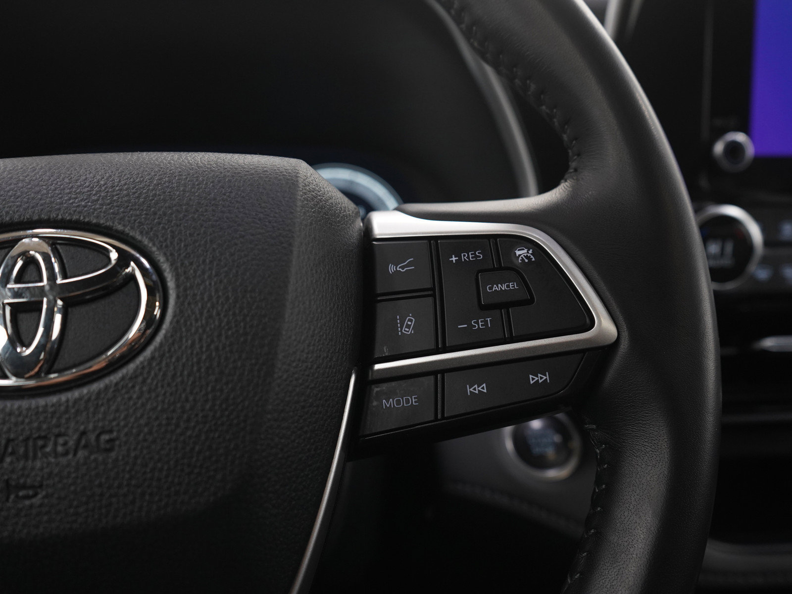 Used 2025 Toyota Highlander XSE AWD/4WD image 26