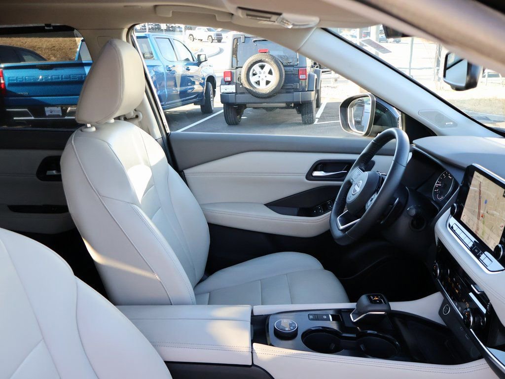 Used 2023 Nissan Rogue SL w/ SL Premium Package image 8