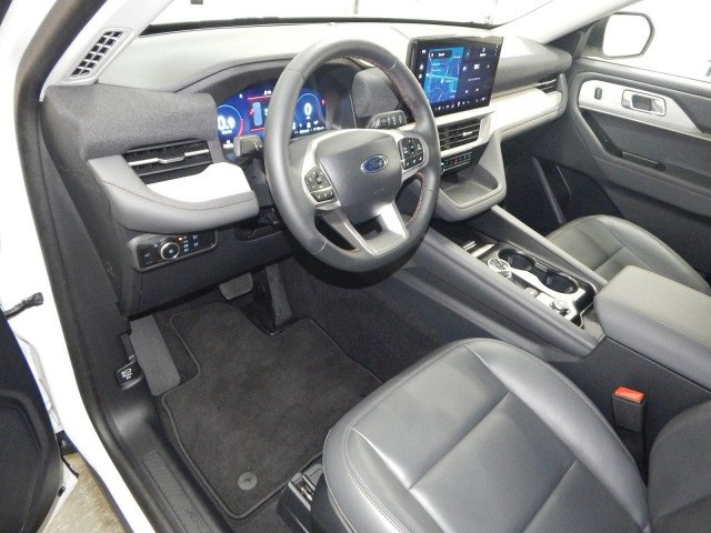 Used 2025 Ford Explorer Active w/ Active Comfort Package image 14